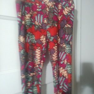 Os Lularoe New leggings fits up to a size 10. No t